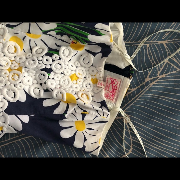 Lilly Pulitzer in Delmar Daisy print - Picture 4 of 6